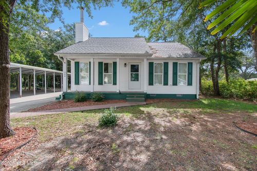 206 Ne 45th St, Oak Island, NC, 28465-5329 | Card Image