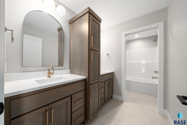 6604 E Hawker Cir, House other with 5 bedrooms, 4 bathrooms and null parking in Sioux Falls SD | Image 27