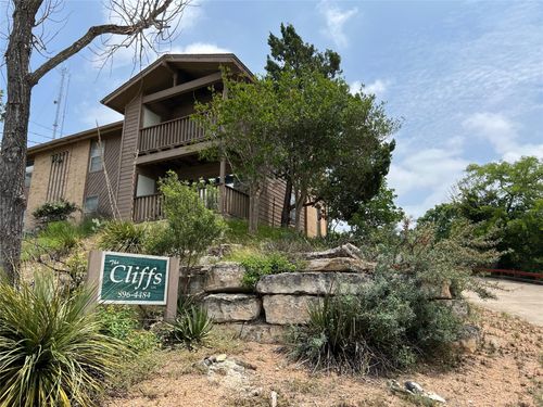 1713 Hiawatha Dr, Kerrville, TX, 78028-3728 | Card Image