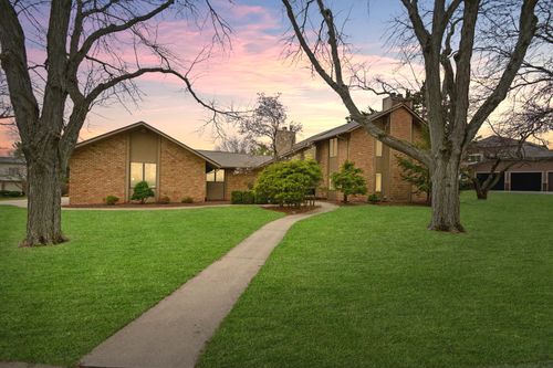 37 Pendleton Way, Bloomington, IL, 61704-6243 | Card Image