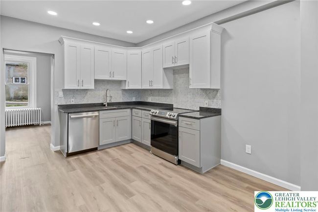 1478 E 5 Th St, Townhouse with 3 bedrooms, 2 bathrooms and null parking in BETHLEHEM PA | Image 5