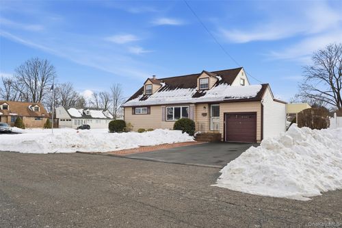 15 Wenzel Ln, Stony Point, NY, 10980-2309 | Card Image