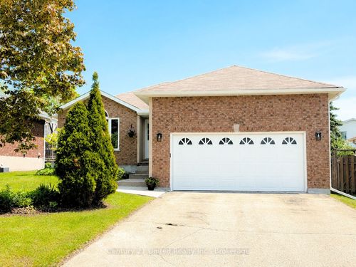 2225 Lorraine Dr, Peterborough, ON, K9L1Y6 | Card Image