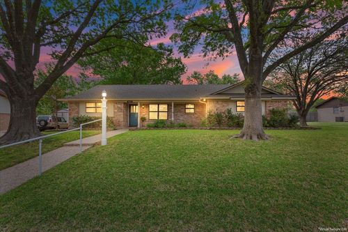 357 Lindenwood Ln S, Hewitt, TX, 76643-7001 | Card Image