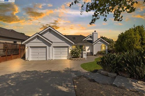 154 Lang St, San Juan Bautista, CA, 95045-9401 | Card Image