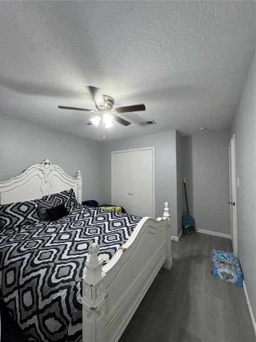 8518 Wild Basin Dr, Houston, TX, 77088-8018 | Card Image