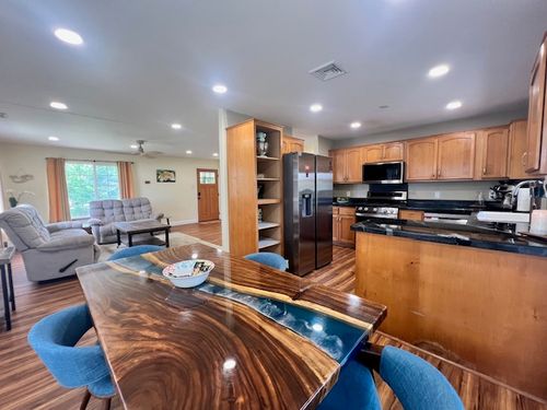 28 S Wiliwili St, HILO, HI, 96720-1917 | Card Image