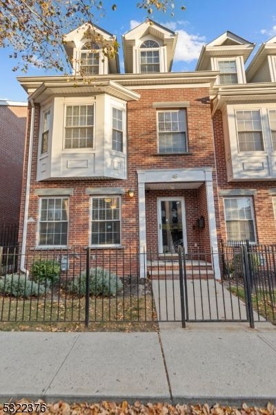 46 Prospect St, Townhouse with 3 bedrooms, 2 bathrooms and null parking in East Orange NJ | Image 2