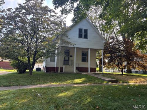 315 S Pine St, Nokomis, IL, 62075-1620 | Card Image