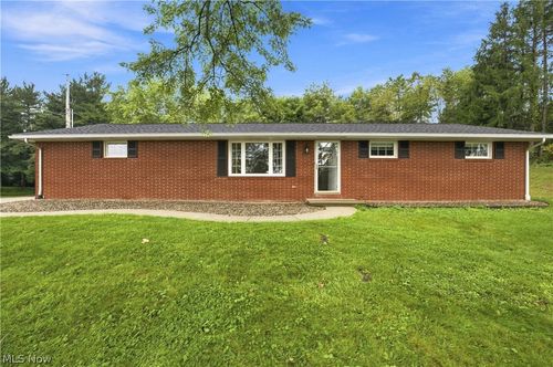 1715 Hillcrest Dr Nw, Dover, OH, 44622-7302 | Card Image