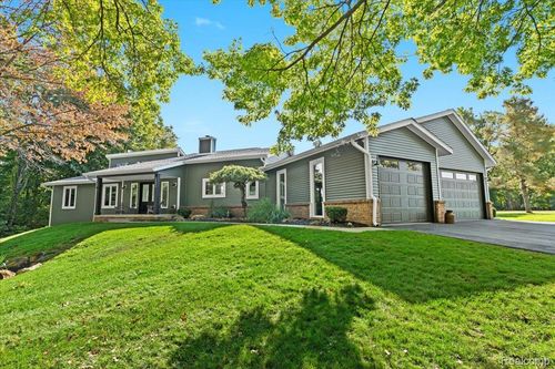 12002 Renfrew Ct, Hartland, MI, 48353-3637 | Card Image