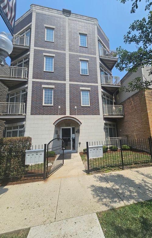 apt-2e-7930 Grand Ave, Elmwood Park, IL, 60707-4046 | Card Image