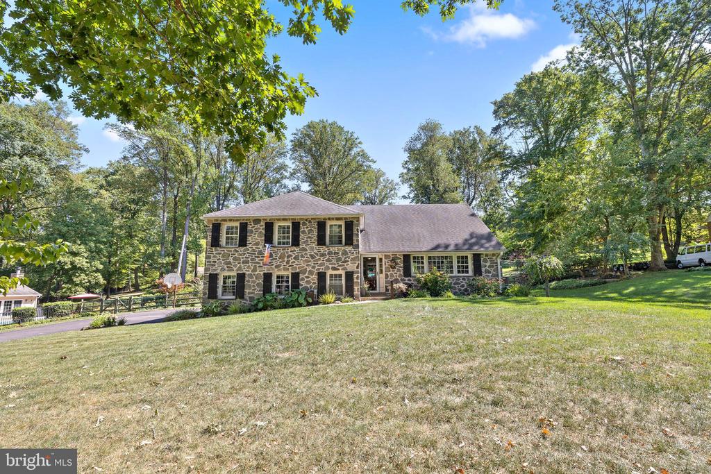 Wyola Dr, Newtown Square, PA 19073