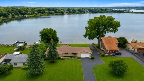 36897 N Nathan Hale Dr, Lake Villa, IL, 60046-7765 | Card Image