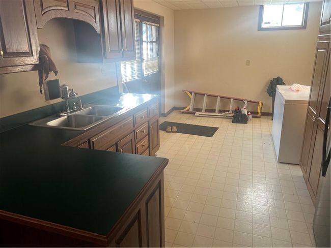 Basement Kitchen | Image 37