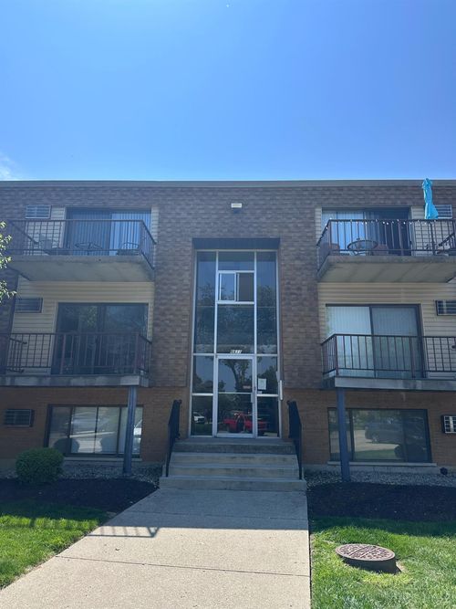 6611 Hearne Rd, Cincinnati, OH, 45248-8406 | Card Image
