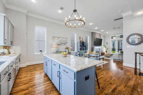 253 E 27th St, Houston, TX, 77008-2129 | Card Image