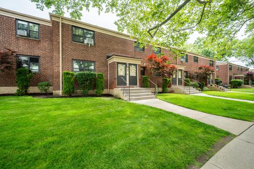 401a1-218 73rd Ave, Oakland Gardens, NY, 11364-2636 | Card Image