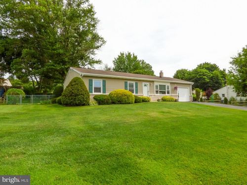 4325 Pinewood Ln, YORK, PA, 17402-3326 | Card Image
