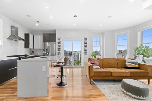 7-39 Lexington St, Boston, MA, 02128-4945 | Card Image