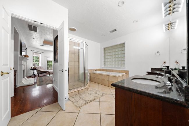 Master bathroom with a separate shower and bathtub | Image 21