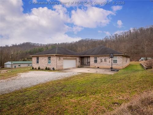 634 Hitch N Go Ln, Elkview, WV, 25071-6057 | Card Image
