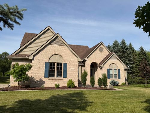 6961 Suncrest Dr, Saline, MI, 48176-9103 | Card Image