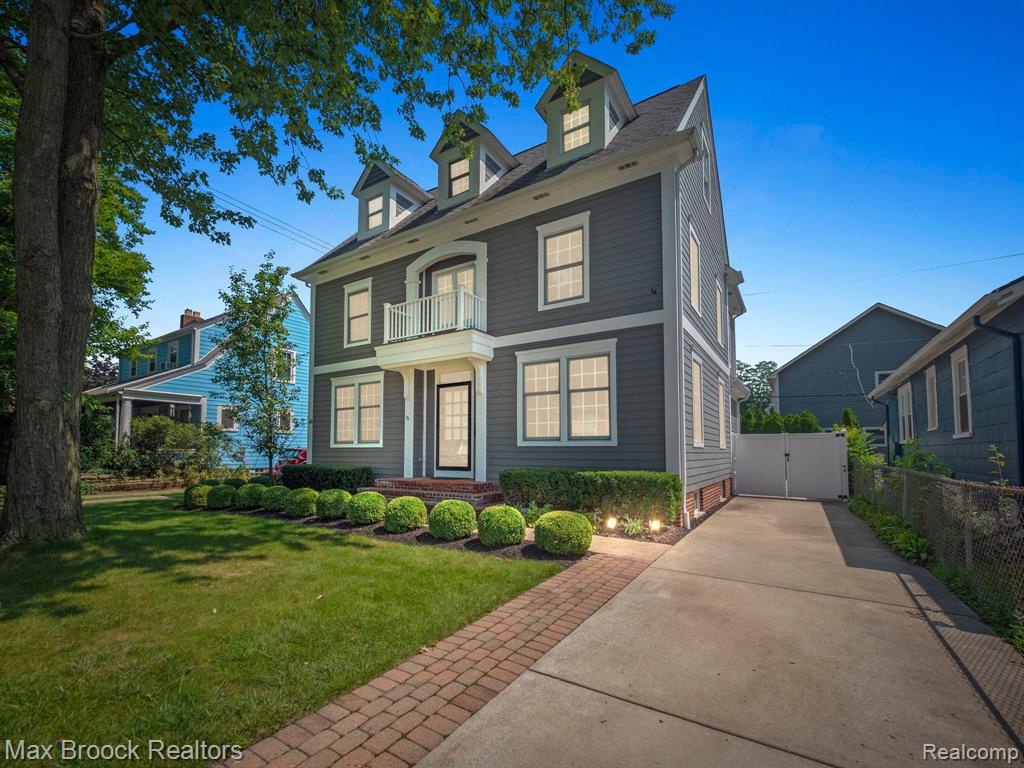 Curry Ave, Royal Oak, MI 48067