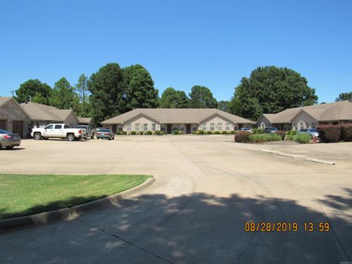 720 E German Ln, Conway, AR, 72032-4664 | Card Image