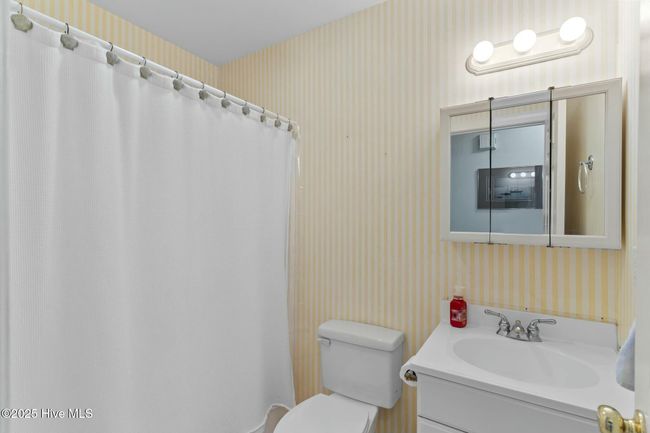 1508 W Oak Island Dr, House other with 3 bedrooms, 2 bathrooms and 2 parking in Oak Island NC | Image 12
