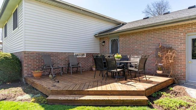 2344 Bentim Rd, House other with 3 bedrooms, 2 bathrooms and 4 parking in Mount Brydges ON | Image 36