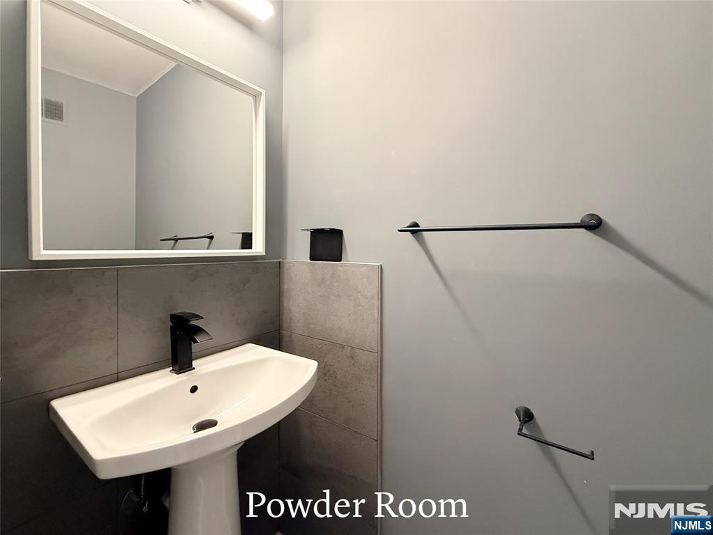 Residential Lease in Fort Lee 5
