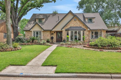 2402 Brookmere Dr, Houston, TX, 77008-1141 | Card Image