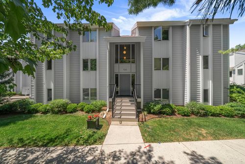 720 Centre Pl, Traverse City, MI, 49686-3106 | Card Image
