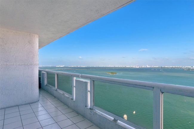 APT-3332 - 1717 N Bayshore Dr, Condo with 2 bedrooms, 2 bathrooms and null parking in Miami FL | Image 18