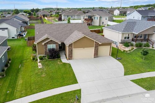 8796 N Kelliann Way, Manhattan, KS, 66502-1595 | Card Image