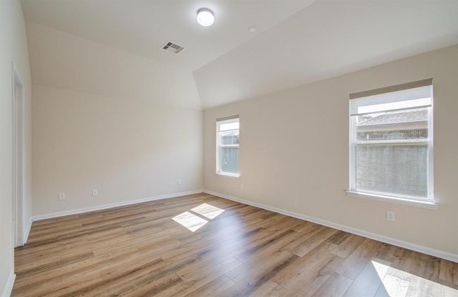 Master bedroom. | Image 23