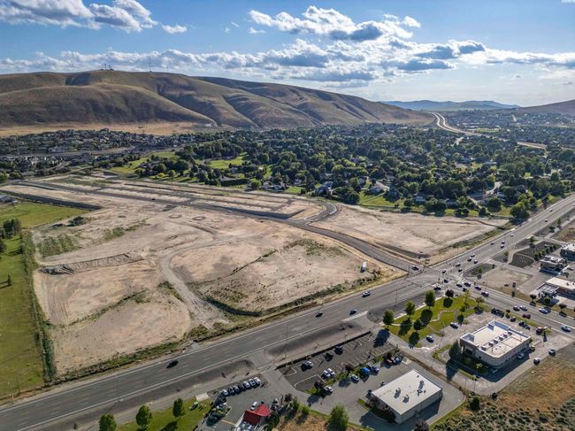 2323 Lariat Ln, Home with 4 bedrooms, 3 bathrooms and null parking in Richland WA | Image 7