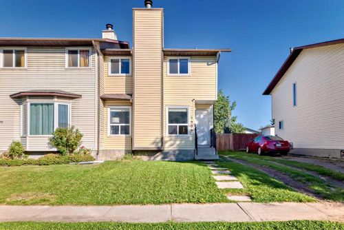 3920 44 Ave Ne, Calgary, AB, T1Y5V8 | Card Image