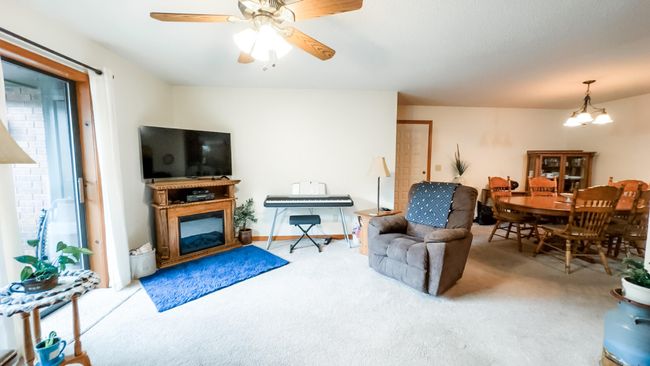 Living Area | Image 12