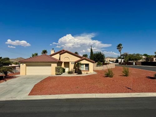 8523 Condalia Ave, Yucca Valley, CA, 92284-4173 | Card Image