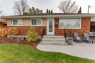 682 Roselawn Ave, House other with 2 bedrooms, 2 bathrooms and 4 parking in Woodstock ON | Image 2