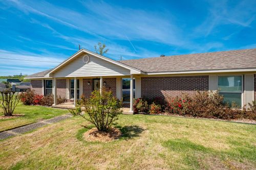 28 Walnut Valley Dr, Little Rock, AR, 72211-1838 | Card Image