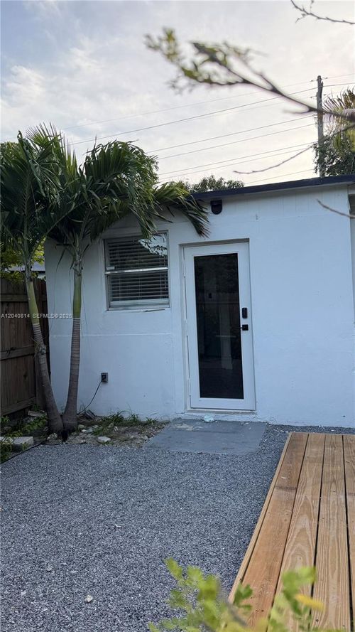 2-7025 Nw 5th Ave, Miami, FL, 33150-3950 | Card Image