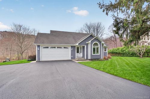 194 Vineyard Ave, Highland, NY, 12528-2327 | Card Image