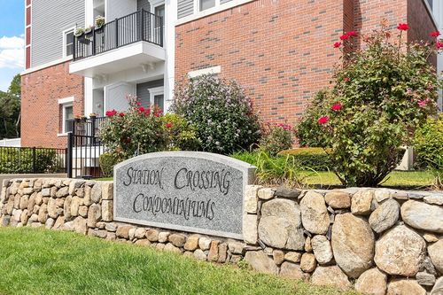 unit-207-16 Willow St, Melrose, MA, 02176-3885 | Card Image