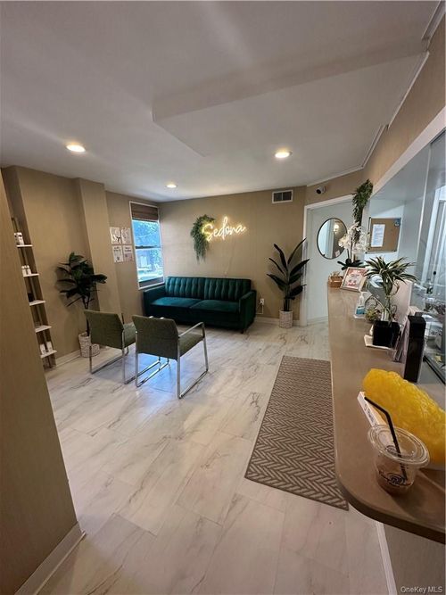 1e-and-1f-56 Doyer Ave, White Plains, NY, 10605-1633 | Card Image