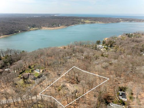 48 Farm Rd, Saint James, NY, 11780-1212 | Card Image