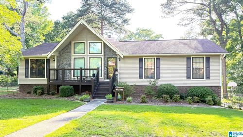 111 Camille Cir, CLANTON, AL, 35045-9617 | Card Image