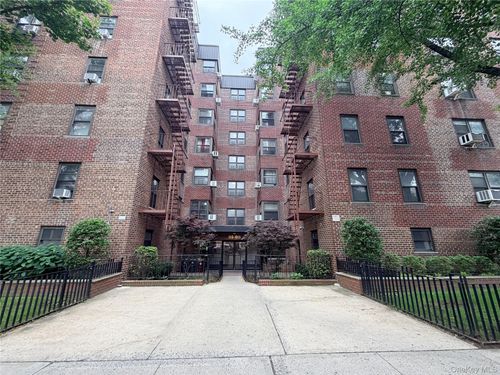 e107-91-08 32nd Ave, East Elmhurst, NY, 11369-2257 | Card Image